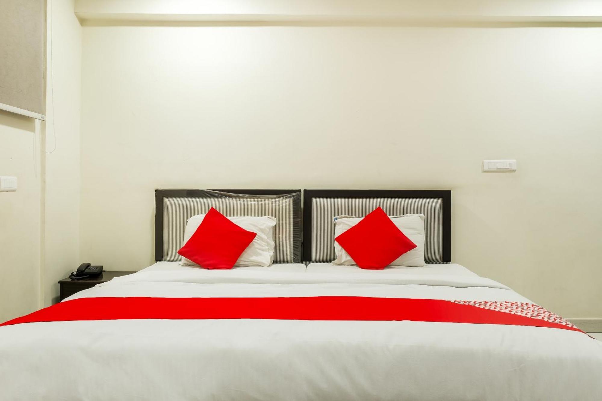 OYO 73795 Karthikeya Pride Hotel Vijayawada Bagian luar foto