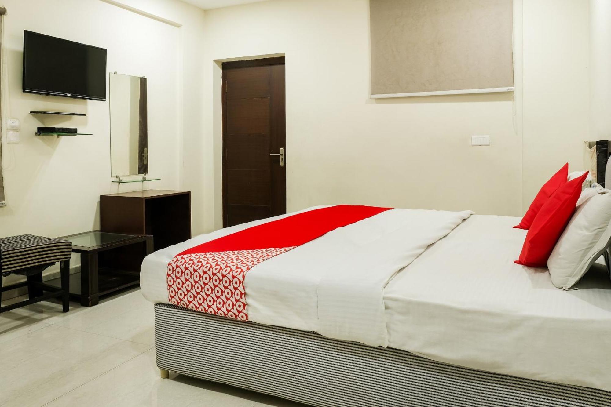OYO 73795 Karthikeya Pride Hotel Vijayawada Bagian luar foto